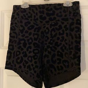Balance Athletica Lux Short short in Panther. Sz M